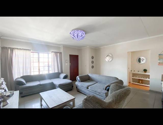 3 BEDROOM TOWNHOUSE FOR SALE IN NEWMARKET